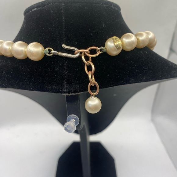CHANEL Cream Pearl Necklace Timeless Sophistication Circa 93 - Picture 2 of 10